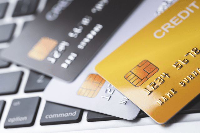 Métodos de pagos en los brokers donde se pueden comprar acciones Pfizer:
Tarjetas de crédito o débito.
Monederos electrónicos o procesadores de pago.
Transferencias bancarias.