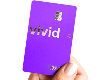 vivid ofrece una tarjeta metalica con un diseño innovador